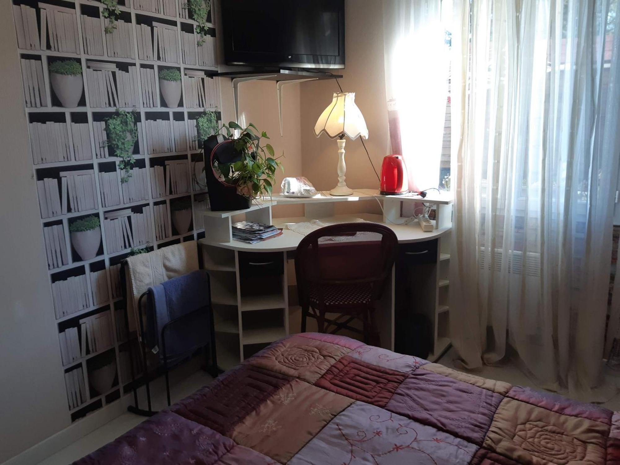 Chambre Lit Double Dans Pavillon , Chez Lilyanne Tonnay-Charente エクステリア 写真