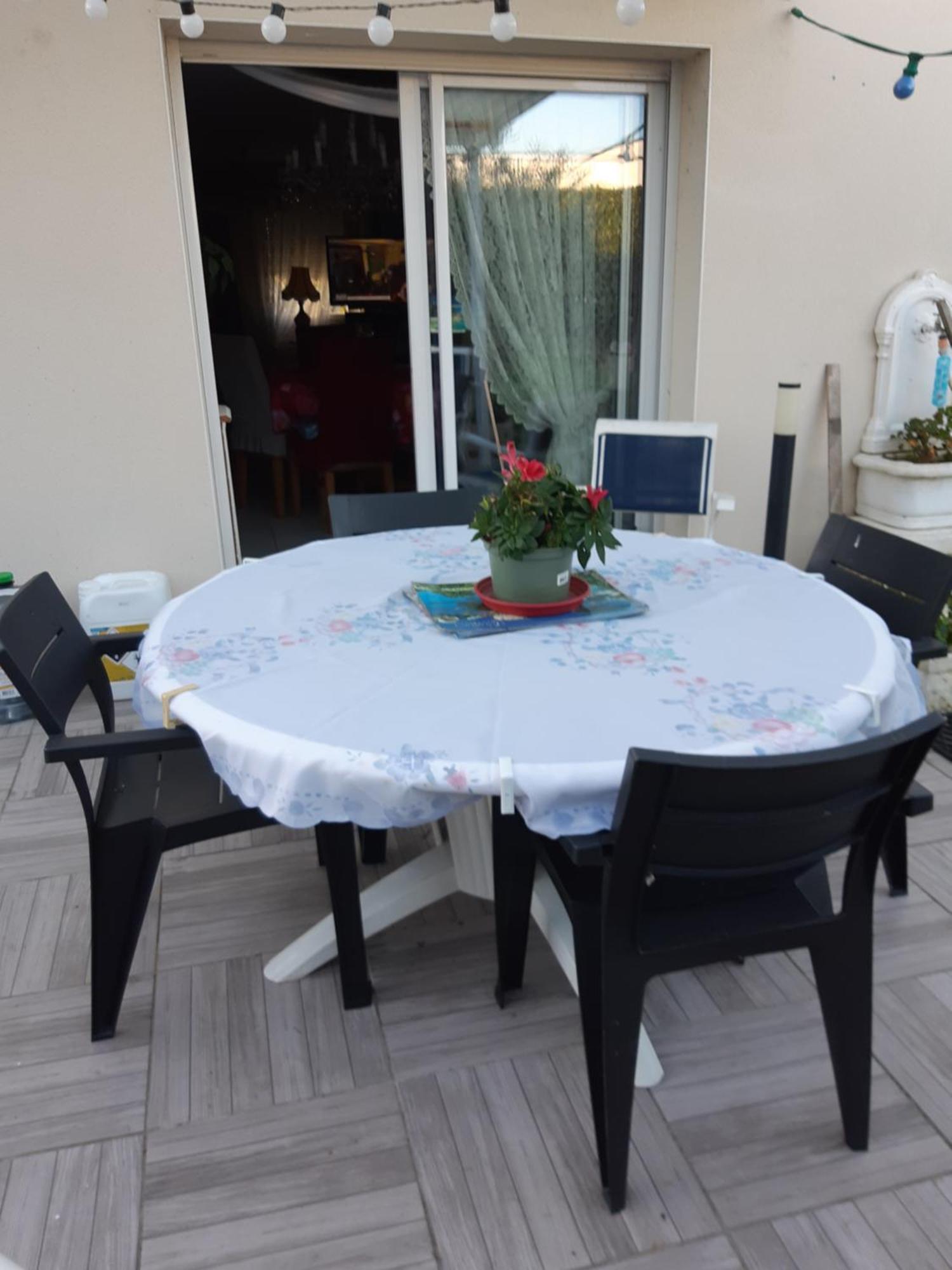 Chambre Lit Double Dans Pavillon , Chez Lilyanne Tonnay-Charente エクステリア 写真